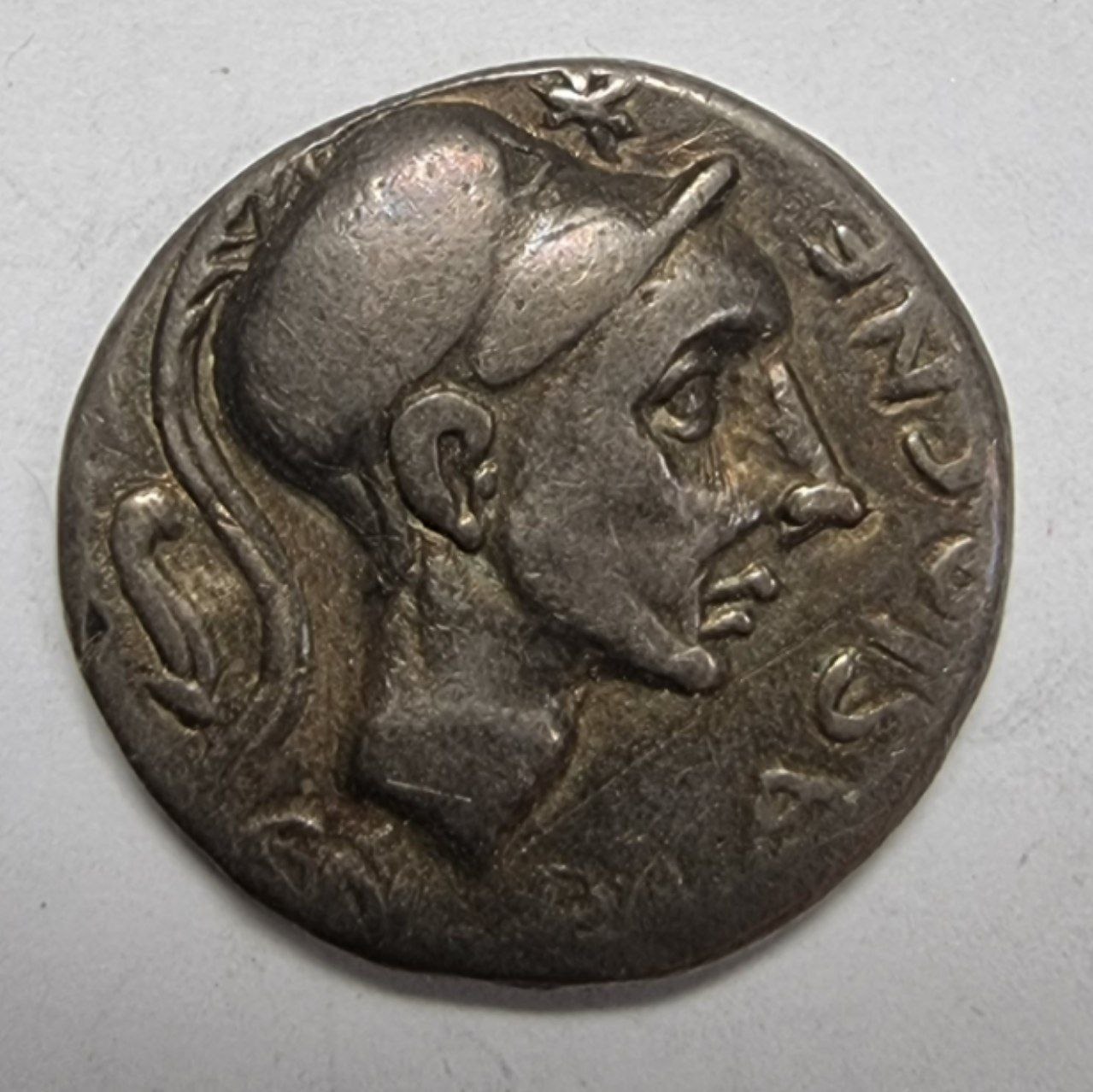 Римская Республика.  Денарий – 112-111 гг. н.э. 
