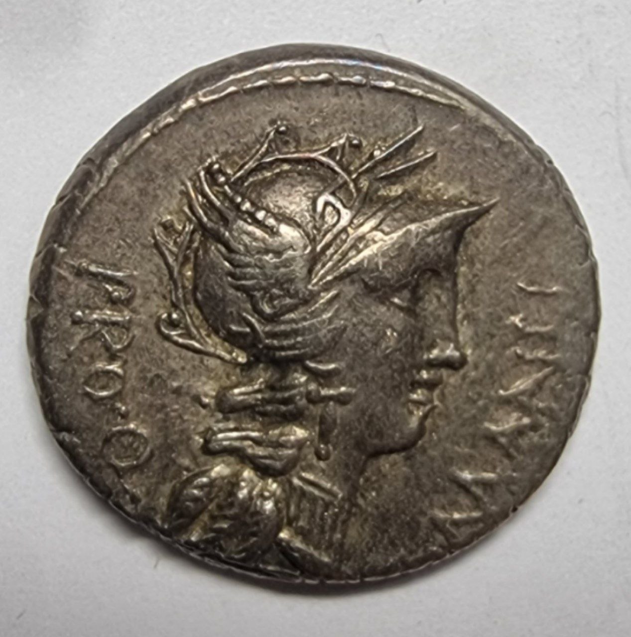 Римская Республика, серебряный денарий 82 г. до н.э. Корнелий Сулла и Л. Манлий Торкват, монетный двор Рима  