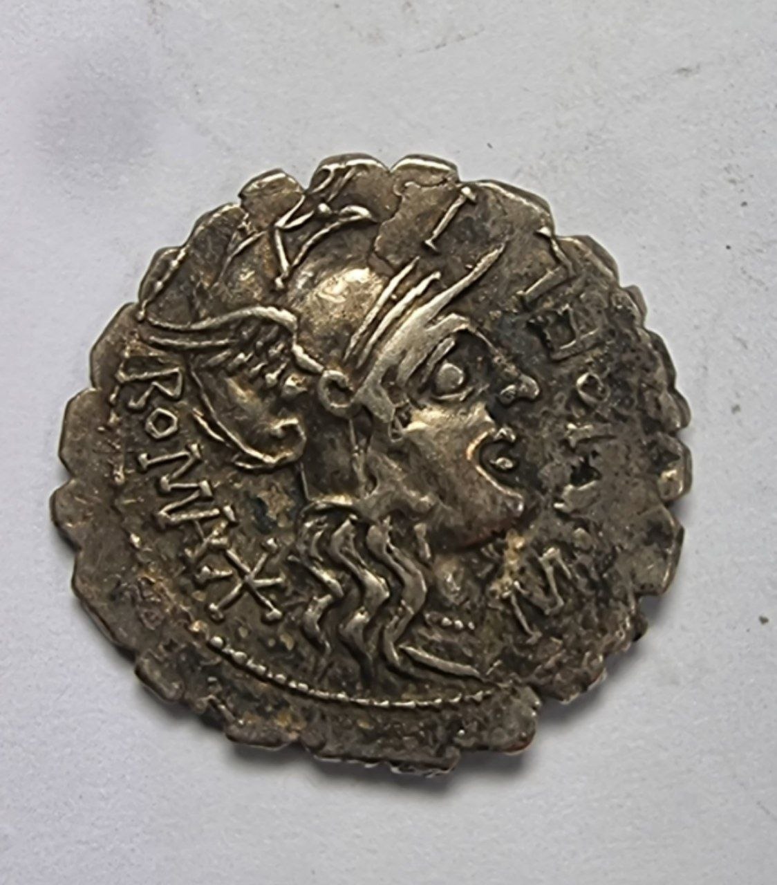 Римская республика М. Аврелий Скавр 112-109 до н. э. Зубчатый денарий