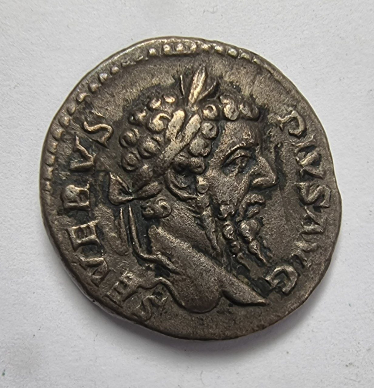 Римская Империя. Септимий Север, 193–211 гг. н.э.  Денарий, Рим, 205 год нашей эры. 