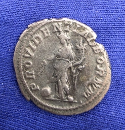 Редкий серебряный денарий императора Макрина (217–218 гг. н.э.).
