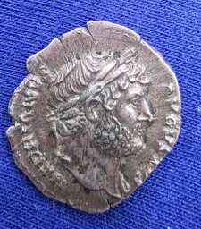 Серебряный денарий императора Адриана Древний Рим, (117-138 гг.)