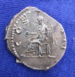 Серебряный денарий императора Адриана Древний Рим, (117-138 гг.)