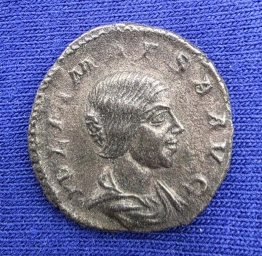 Серебряный Денарий. Римская империя. Юлия Меза. 220–222гг. н.э.