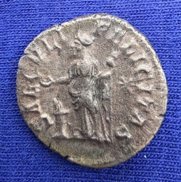 Серебряный Денарий. Римская империя. Юлия Меза. 220–222гг. н.э.