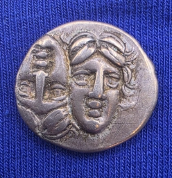 Серебряная драхма Истра 420–340 гг. до н.э. Сыновья Зевса