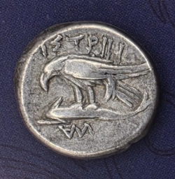 Серебряная драхма Истра 420–340 гг. до н.э. Сыновья Зевса