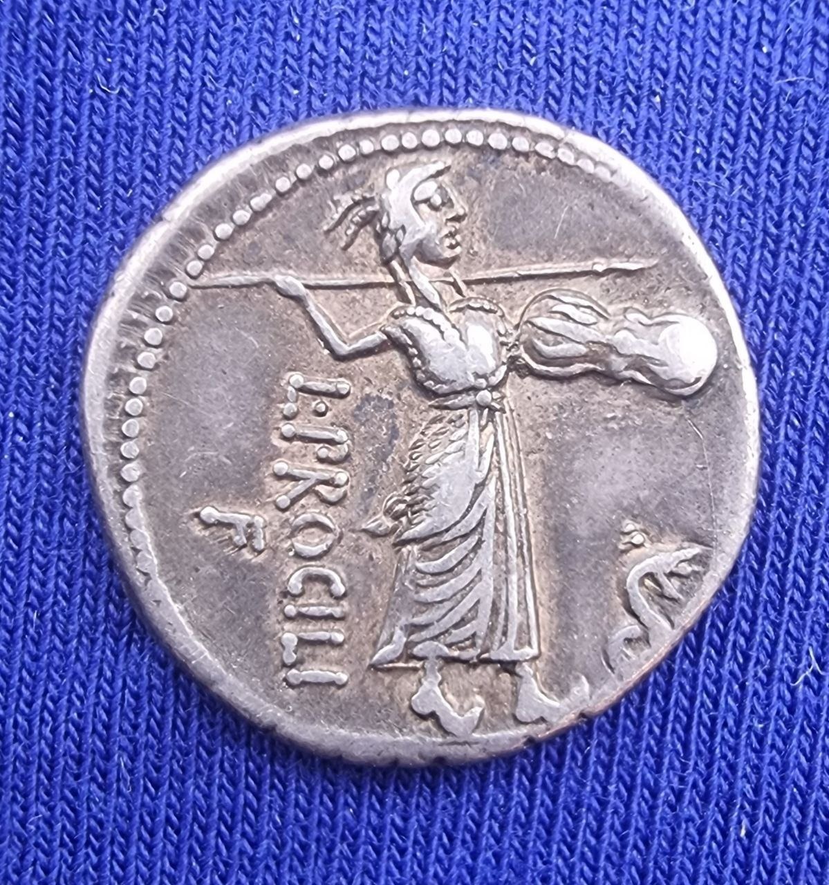 Серебряный денарий Римской республики, 80 г. до н.э. (Луций Процилий)