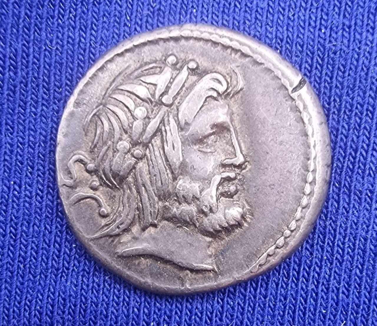 Серебряный денарий Римской республики, 80 г. до н.э. (Луций Процилий)